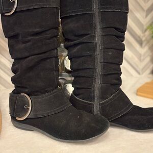 White Mountain “Pretender” Black Genuine Leather Suede Slouch Boots Flat Heel